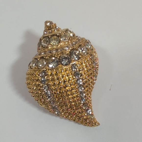 Nina Ricci Jewelry - Nina Ricci Gold Vintage Conch Brooch